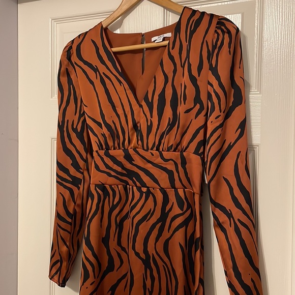 NWT Bar III - Animal Tiger Print Long Sleeve Midi Dress - Size XS - Picture 4 of 13
